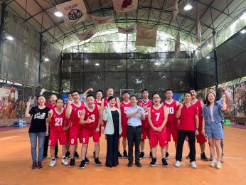 三峰卡萬塔籃球隊(duì)勇奪三峰環(huán)境第一屆“登峰造極”杯籃球比賽冠軍