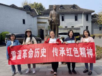 重溫革命歷史，傳承紅巖精神